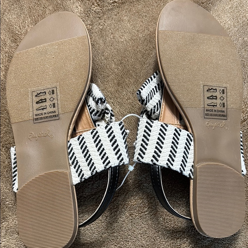Qupid Black and White Striped Sandals - Picture 5 of 13
